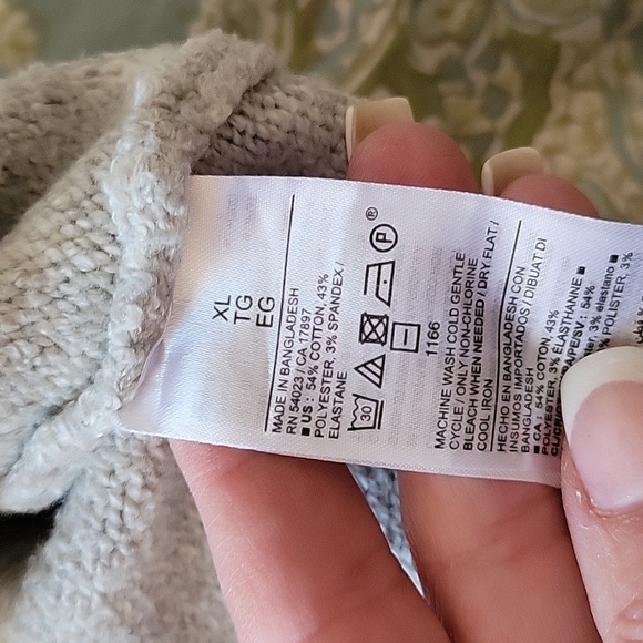 PLUSH HOODED SWEATER, Unisex - Picture 9 of 9